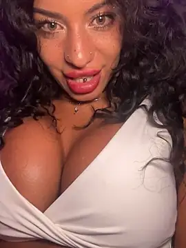 AlyssaHottv  online show from April 28, 2026, 10:03 pm