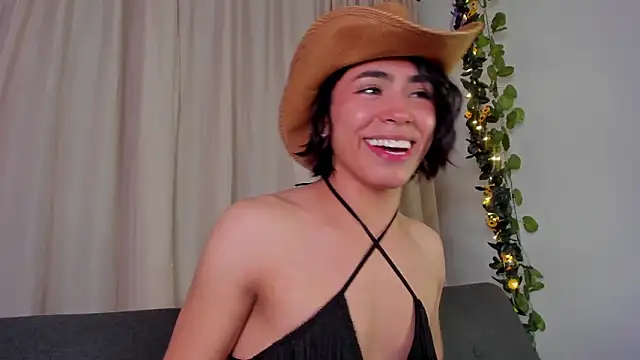 Snapshot of Little_michell chatting on March 5, 2026, 2:41 am Little michell online show from March 5, 2026, 2:41 am