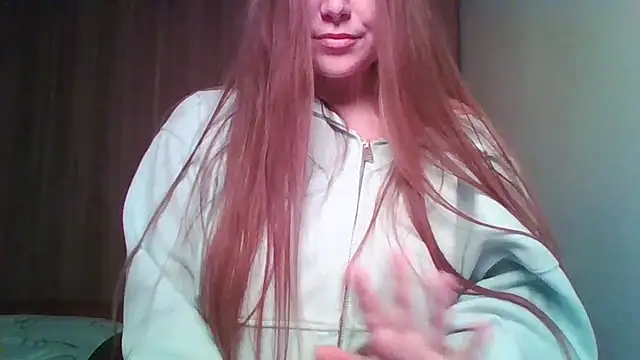 Evasapples online show from April 21, 2026, 7:53 pm