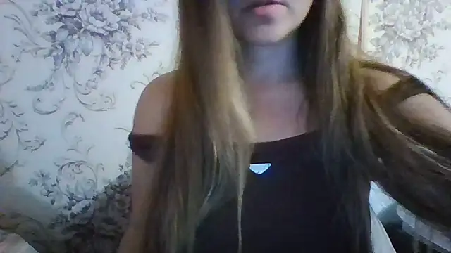 Snapshot of Evasapples chatting on June 28, 2026, 6:47 pm Evasapples online show from June 28, 2026, 6:47 pm