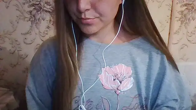 Snapshot of Evasapples chatting on July 4, 2026, 7:18 pm Evasapples online show from July 4, 2026, 7:18 pm