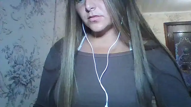 Snapshot of Evasapples chatting on July 19, 2026, 3:53 pm Evasapples online show from July 19, 2026, 3:53 pm