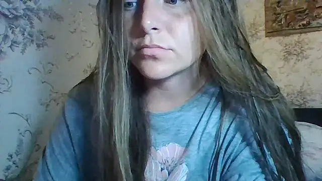 Snapshot of Evasapples chatting on July 1, 2026, 8:09 pm Evasapples online show from July 1, 2026, 8:09 pm