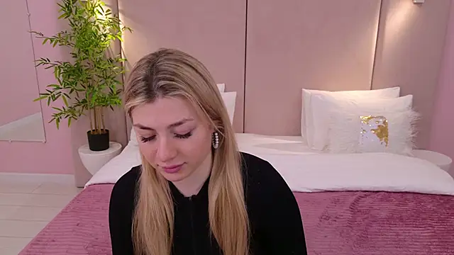 Snapshot of HelenaMorgan chatting on February 22, 2025, 9:23 am HelenaMorgan online show from February 22, 2025, 9:23 am