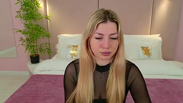 Snapshot of HelenaMorgan chatting on March 14, 2025, 3:04 am HelenaMorgan online show from March 14, 2025, 3:04 am