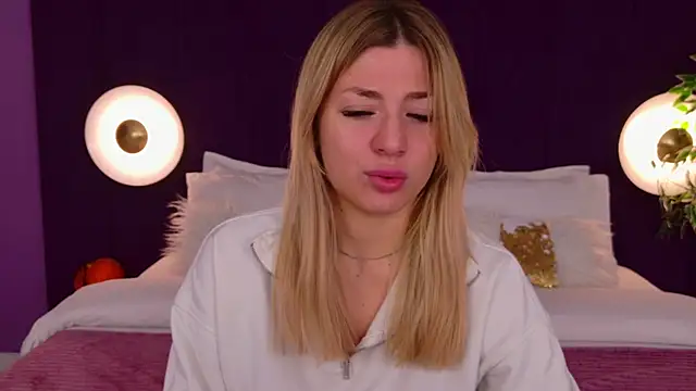 Snapshot of HelenaMorgan chatting on October 21, 2025, 3:06 am HelenaMorgan online show from October 21, 2025, 3:06 am