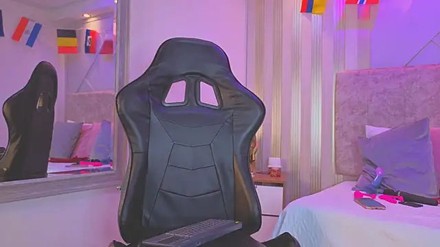 Snapshot of Tayra_Pradit chatting on June 22, 2026, 7:00 pm Tayra Pradit online show from June 22, 2026, 7:00 pm
