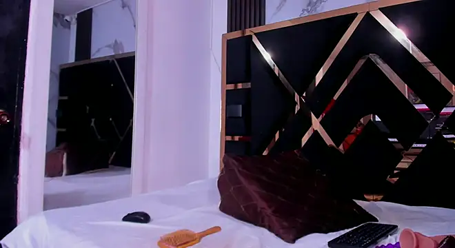 tifany bigdick online show from October 12, 2025, 5:47 pm