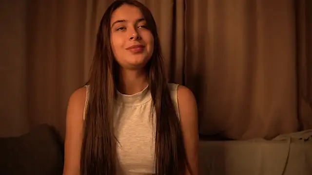 Snapshot of elisa_moon chatting on October 13, 2025, 3:35 pm elisa moon online show from October 13, 2025, 3:35 pm