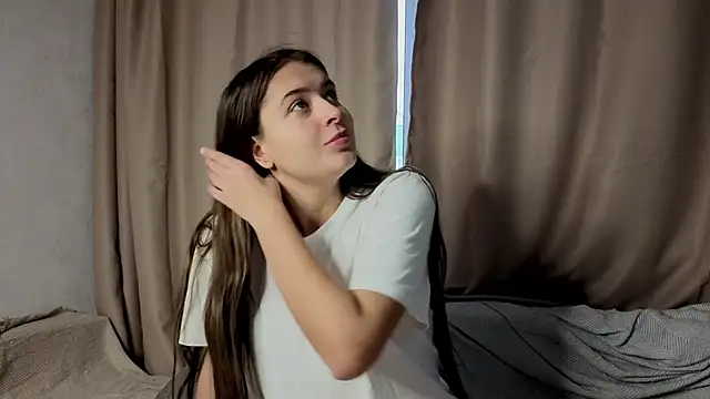 Snapshot of elisa_moon chatting on November 18, 2025, 8:50 am elisa moon online show from November 18, 2025, 8:50 am