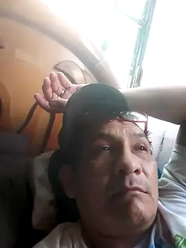 ardiente47 online show from October 9, 2025, 9:04 pm