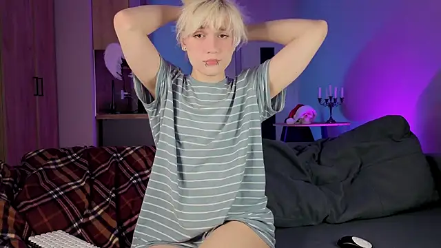 Snapshot of Gregory_Byyrd chatting on December 17, 2025, 8:03 pm Gregory Byyrd online show from December 17, 2025, 8:03 pm