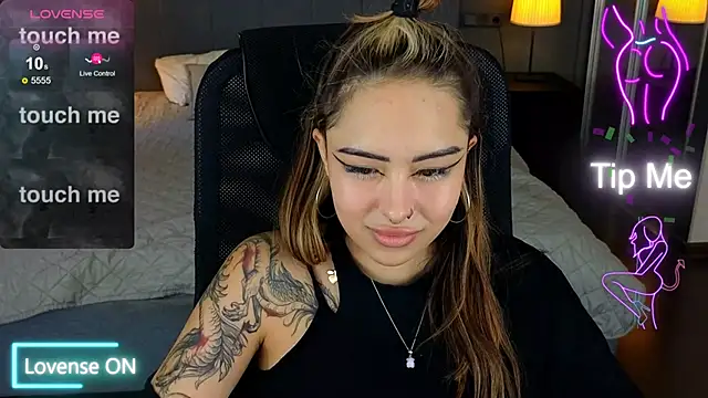 baby  kim online show from October 19, 2025, 8:06 am