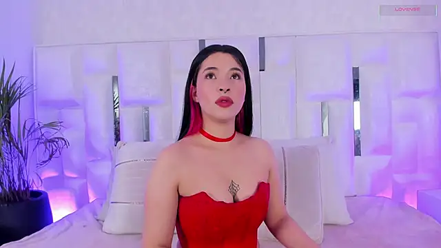 im nika  online show from November 29, 2025, 1:44 pm