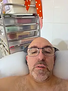 Snapshot of Crosss-23cm chatting on March 3, 2026, 6:37 pm Crosss-23cm online show from March 3, 2026, 6:37 pm