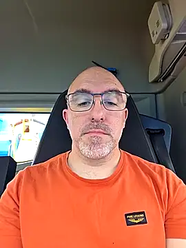 Snapshot of Crosss-23cm chatting on November 10, 2025, 8:52 am Crosss-23cm online show from November 10, 2025, 8:52 am