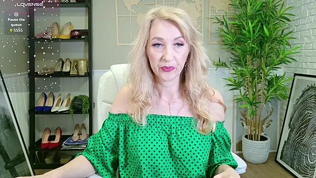 Snapshot of LadyLeea chatting on June 4, 2026, 5:12 am LadyLeea online show from June 4, 2026, 5:12 am