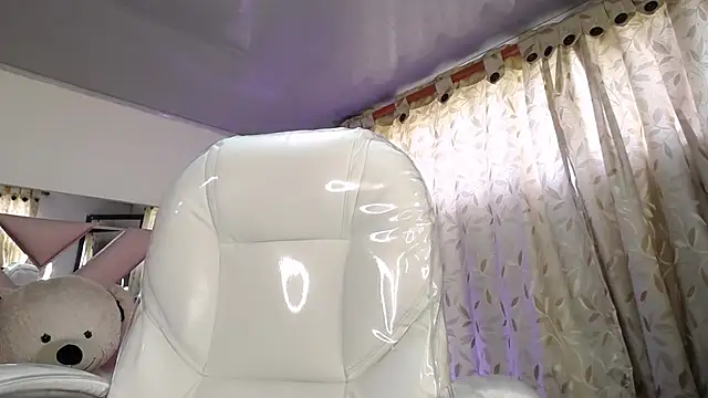 Snapshot of Mia_Fischer chatting on November 10, 2025, 7:41 pm Mia Fischer online show from November 10, 2025, 7:41 pm