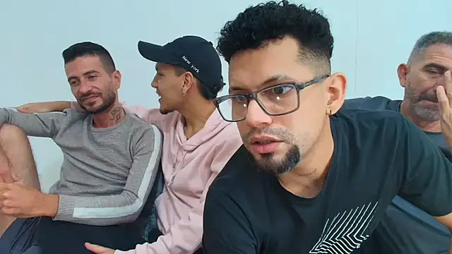 Benjamin show online show from November 11, 2025, 4:02 pm