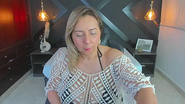 Snapshot of andre_soto_ chatting on October 30, 2025, 2:10 am andre soto online show from October 30, 2025, 2:10 am