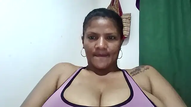 Snapshot of alejandraboobs07 chatting on April 13, 2026, 1:31 am alejandraboobs07 online show from April 13, 2026, 1:31 am