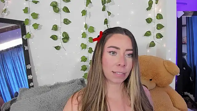 JanneKim online show from October 23, 2025, 3:43 pm