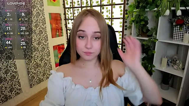 Snapshot of LianaBright chatting on March 9, 2025, 5:22 am LianaBright online show from March 9, 2025, 5:22 am