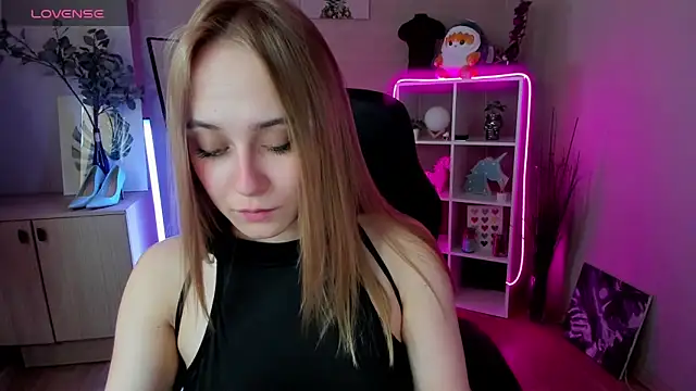 Snapshot of LianaBright chatting on June 20, 2026, 2:05 am LianaBright online show from June 20, 2026, 2:05 am