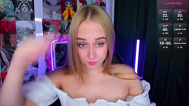 Snapshot of LianaBright chatting on October 2, 2025, 2:15 am LianaBright online show from October 2, 2025, 2:15 am