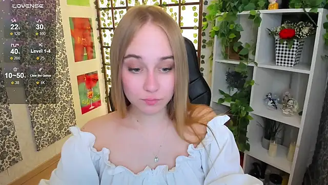 Snapshot of LianaBright chatting on March 5, 2025, 5:50 am LianaBright online show from March 5, 2025, 5:50 am