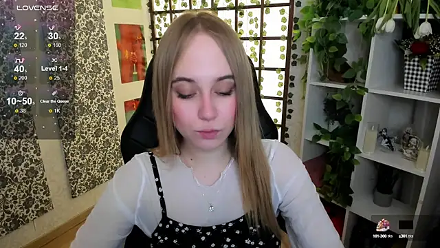 Snapshot of LianaBright chatting on March 10, 2025, 1:56 am LianaBright online show from March 10, 2025, 1:56 am