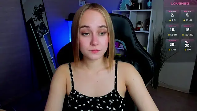 Snapshot of LianaBright chatting on October 12, 2025, 2:02 am LianaBright online show from October 12, 2025, 2:02 am