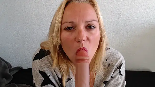 Snapshot of Doucelouve9 chatting on November 10, 2025, 10:53 am Doucelouve9 online show from November 10, 2025, 10:53 am