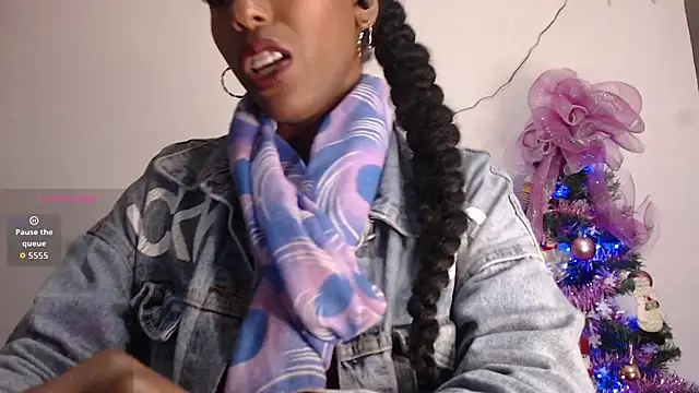 Snapshot of CoccoBele69 chatting on December 14, 2025, 2:18 am CoccoBele69 online show from December 14, 2025, 2:18 am