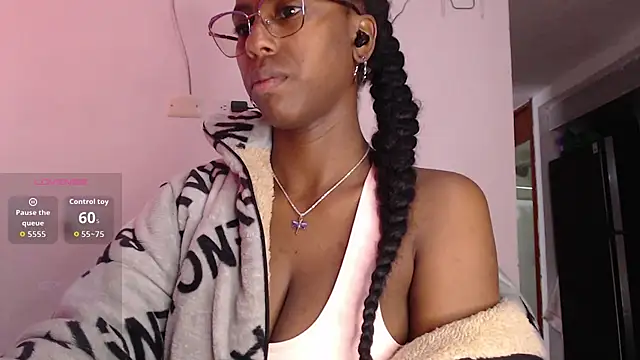 Snapshot of CoccoBele69 chatting on February 14, 2026, 1:22 pm CoccoBele69 online show from February 14, 2026, 1:22 pm
