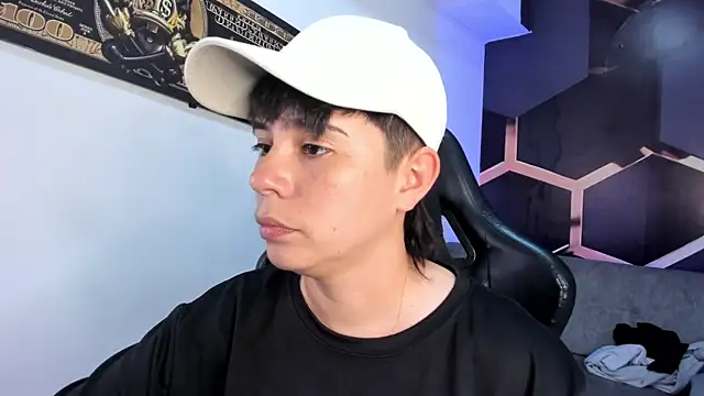 Snapshot of AbbySmiitth_ chatting on November 17, 2025, 7:07 pm AbbySmiitth online show from November 17, 2025, 7:07 pm