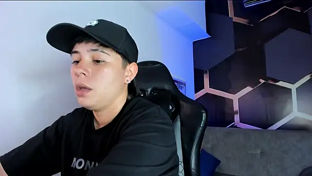 Snapshot of AbbySmiitth_ chatting on October 22, 2025, 7:13 pm AbbySmiitth online show from October 22, 2025, 7:13 pm