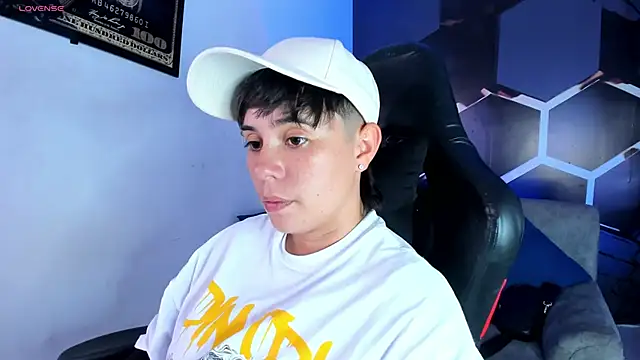 Snapshot of AbbySmiitth_ chatting on November 4, 2025, 9:40 pm AbbySmiitth online show from November 4, 2025, 9:40 pm