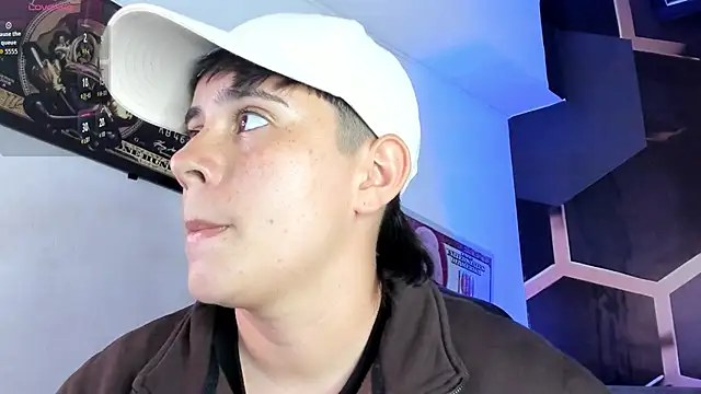 Snapshot of AbbySmiitth_ chatting on November 12, 2025, 7:29 pm AbbySmiitth online show from November 12, 2025, 7:29 pm