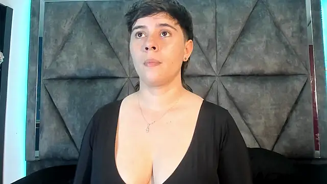 Snapshot of AbbySmiitth_ chatting on June 13, 2026, 11:35 pm AbbySmiitth online show from June 13, 2026, 11:35 pm
