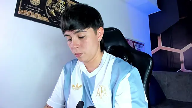 Snapshot of AbbySmiitth_ chatting on October 20, 2025, 7:14 pm AbbySmiitth online show from October 20, 2025, 7:14 pm