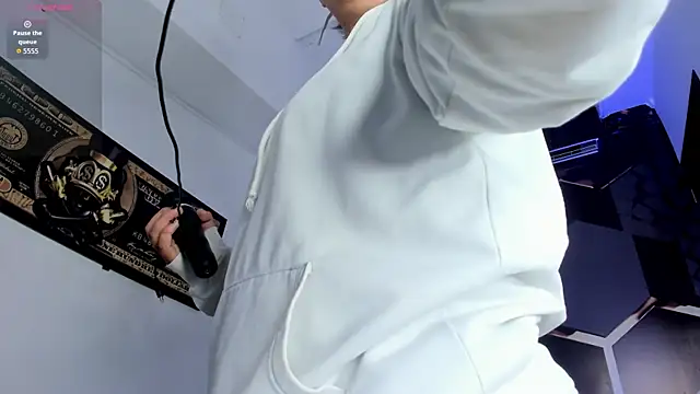 Snapshot of AbbySmiitth_ chatting on November 28, 2025, 12:49 pm AbbySmiitth online show from November 28, 2025, 12:49 pm