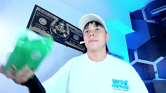 Snapshot of AbbySmiitth_ chatting on November 10, 2025, 8:47 pm AbbySmiitth online show from November 10, 2025, 8:47 pm