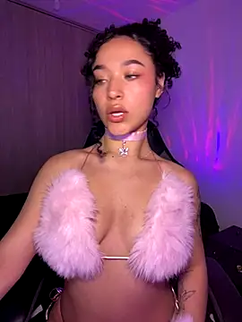 Snapshot of Crystal_Dluna chatting on October 8, 2025, 4:19 pm Crystal Dluna online show from October 8, 2025, 4:19 pm