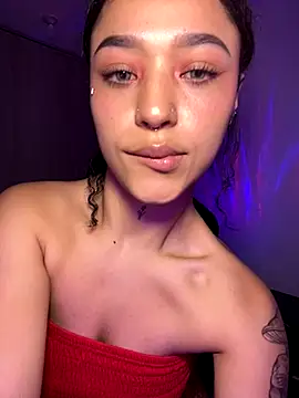 Snapshot of Crystal_Dluna chatting on October 15, 2025, 2:58 pm Crystal Dluna online show from October 15, 2025, 2:58 pm