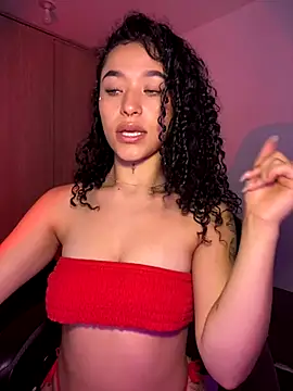 Snapshot of Crystal_Dluna chatting on October 25, 2025, 2:39 pm Crystal Dluna online show from October 25, 2025, 2:39 pm