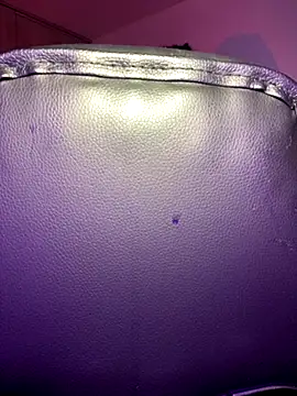 Snapshot of Crystal_Dluna chatting on October 29, 2025, 4:28 pm Crystal Dluna online show from October 29, 2025, 4:28 pm