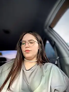 Snapshot of meow_girl chatting on June 21, 2026, 5:08 pm meow girl online show from June 21, 2026, 5:08 pm