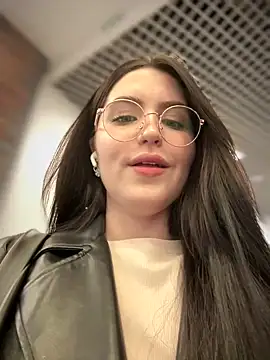 meow girl online show from February 26, 2025, 1:22 pm