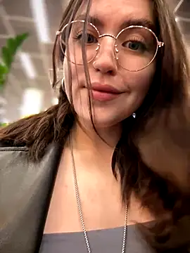 meow girl online show from December 1, 2025, 10:05 am